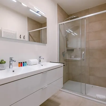 Huswell - Beautiful With Parking Close To The Sea Apartment